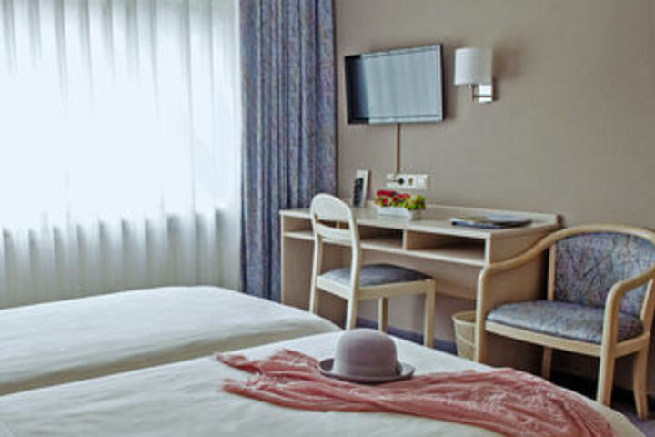 Room 10 of 21