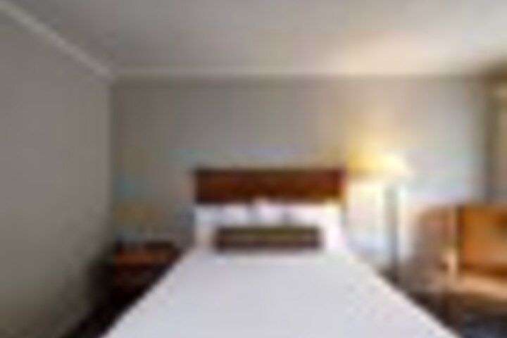 Room 128 of 549