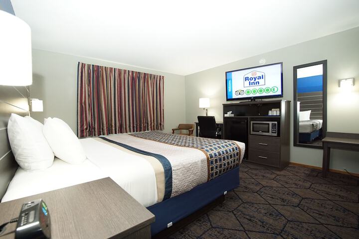 Deluxe King Bed (14 of 14)