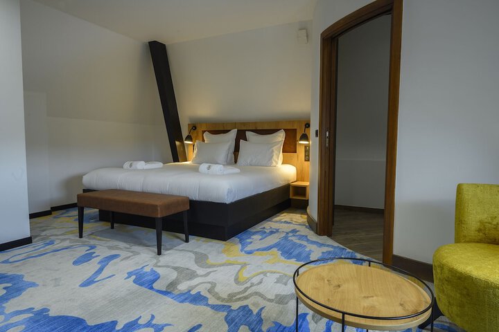 Room 4 of 217