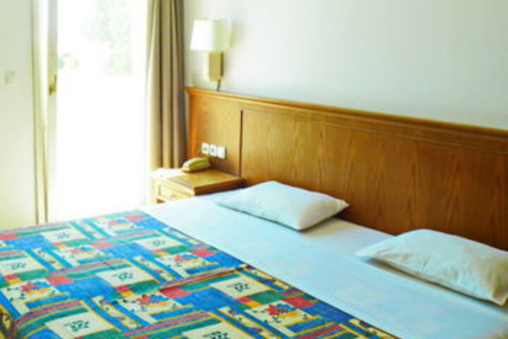 Room 5 of 8