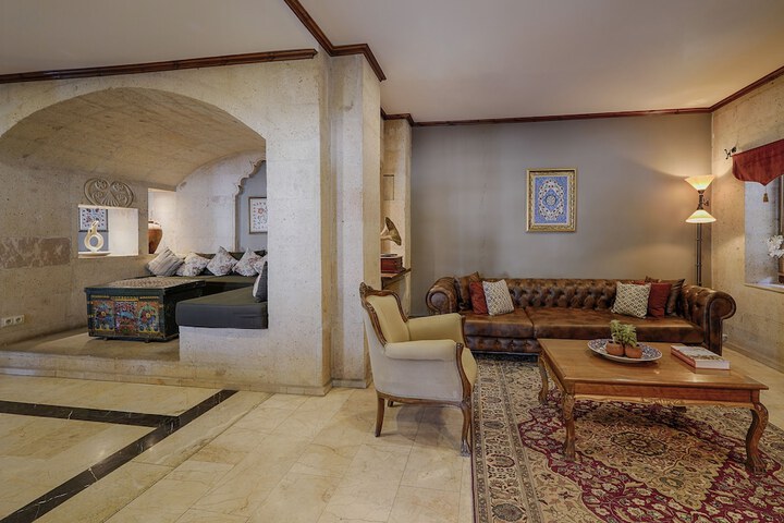 Entrance & Lobby