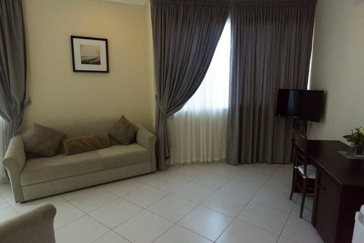 Room 8 of 19