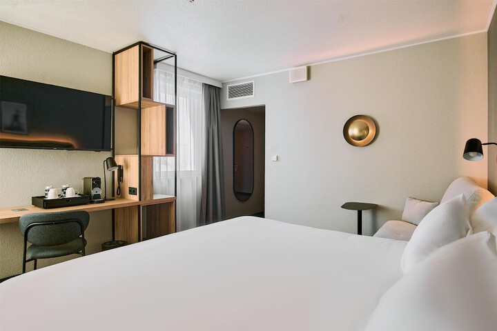 Room 25 of 80