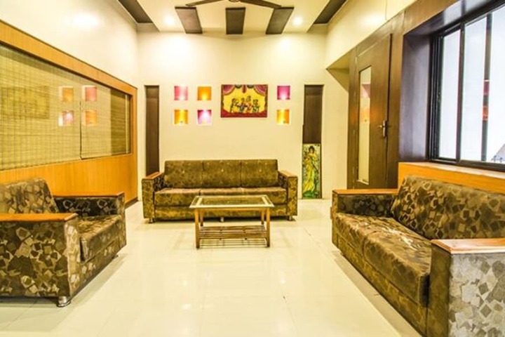 Lounge 17 of 21