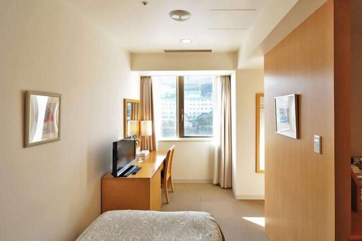 Room 8 of 32