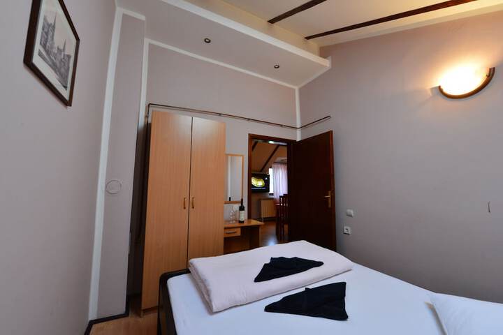 Room 16 of 68