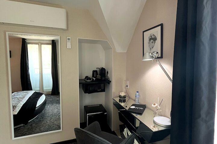 Room 47 of 106