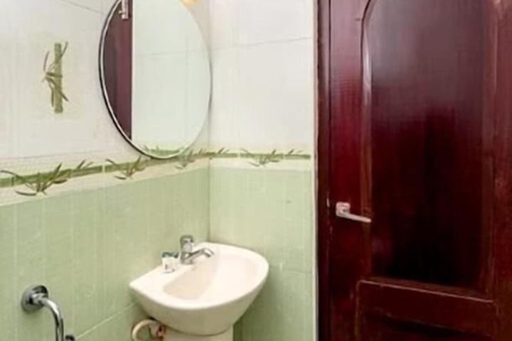 Room 12 of 13