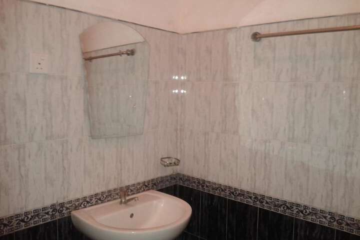 Room 12 of 16