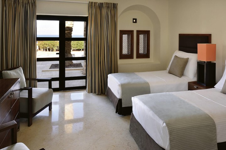 Room 45 of 218