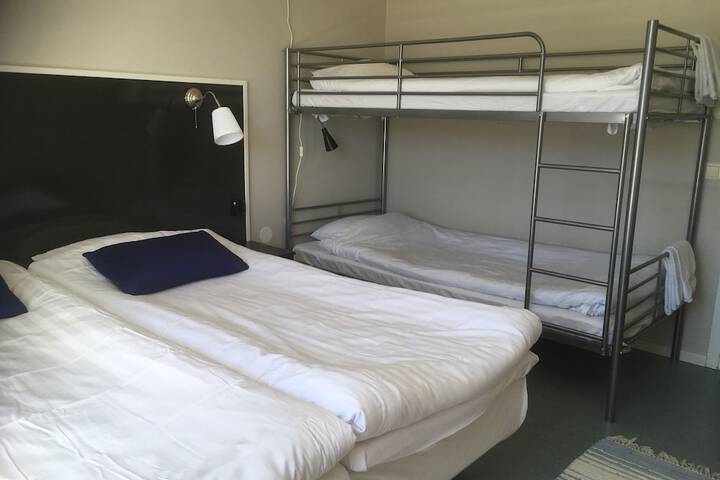 Room 6 of 34