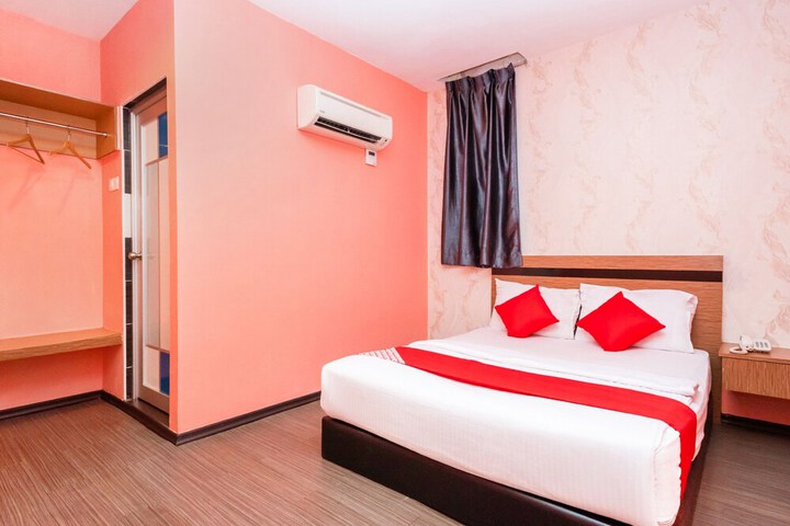 Room 8 of 33