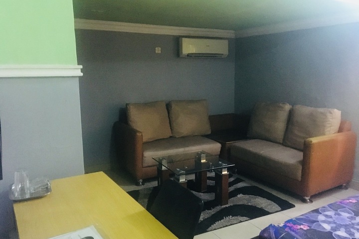 Room 4 of 27