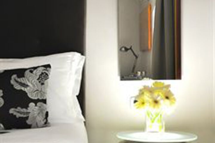 Room 17 of 28