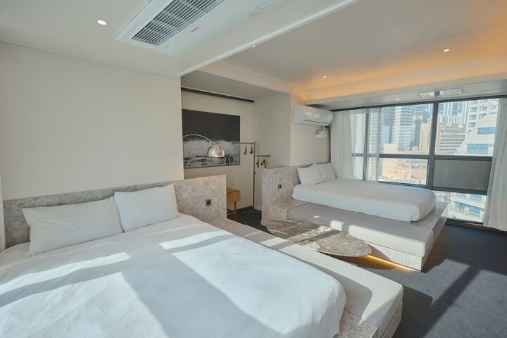 Room 28 of 224