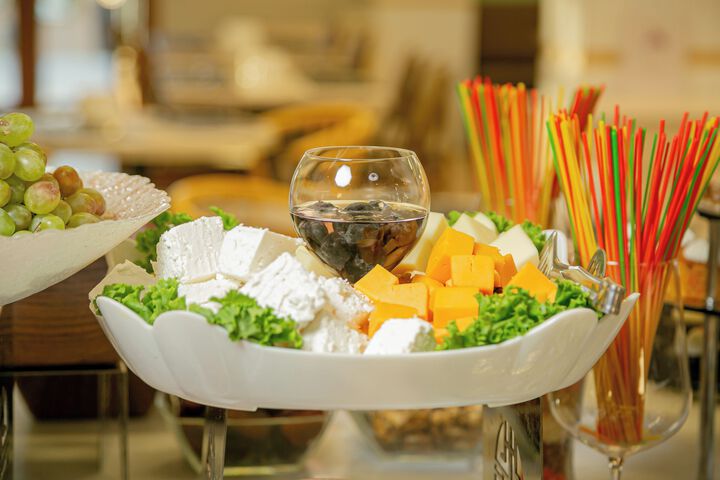 Dining 4 of 28