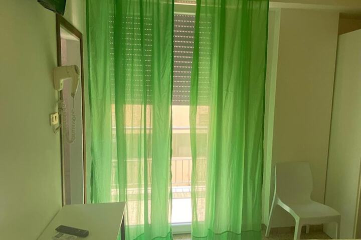 Room 12 of 62
