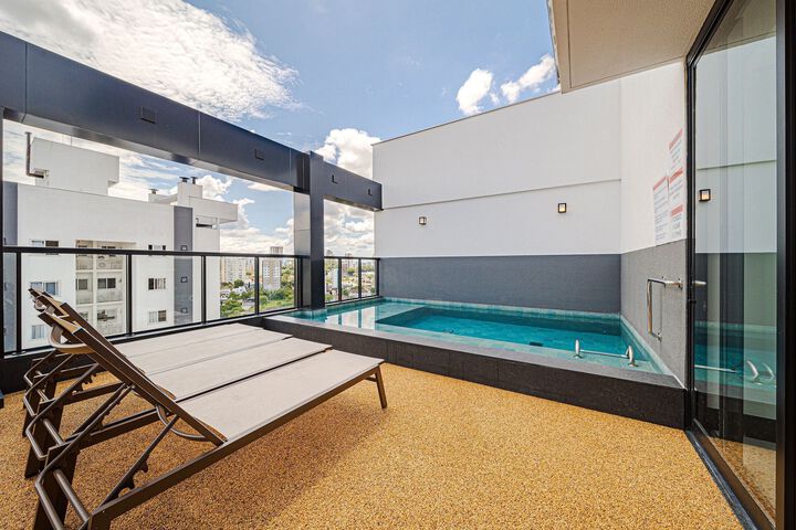 Pool 10 of 18