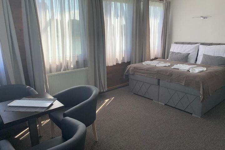 Room 34 of 167