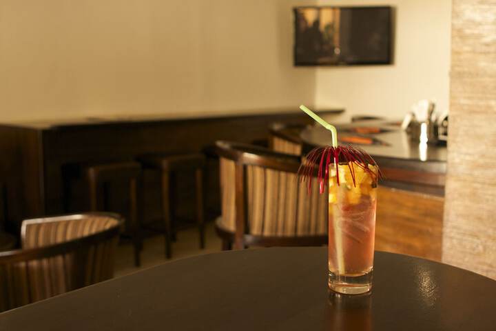 Lounge 21 of 29