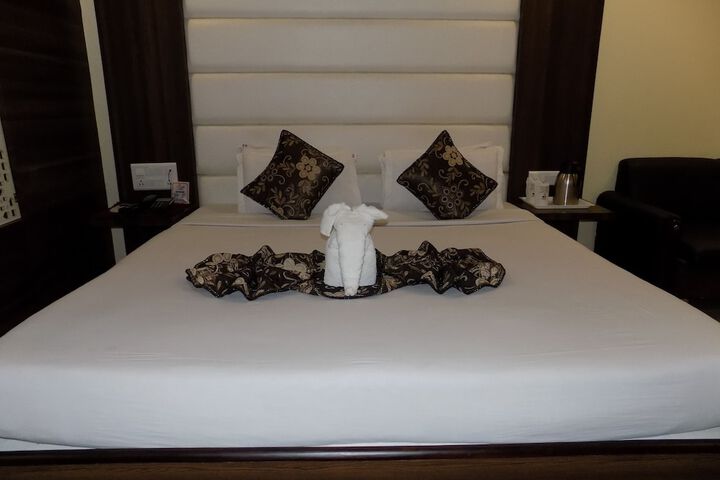 Room 32 of 61