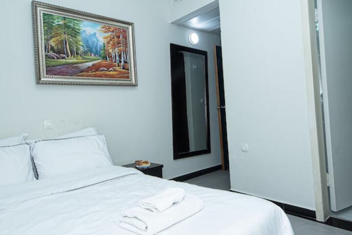 Room 42 of 123