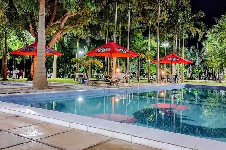 Pool 13 of 29