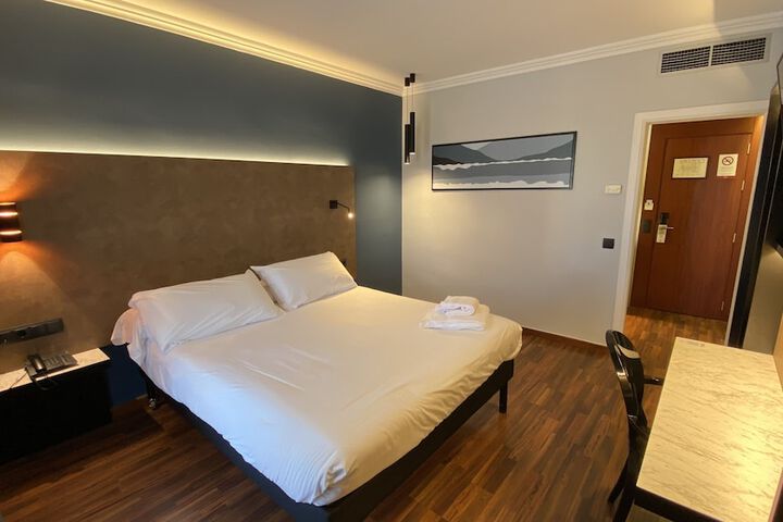 Room 17 of 108