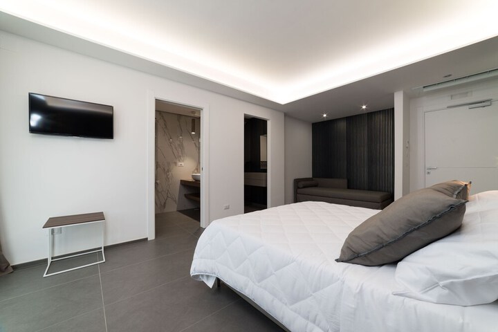Room 6 of 43