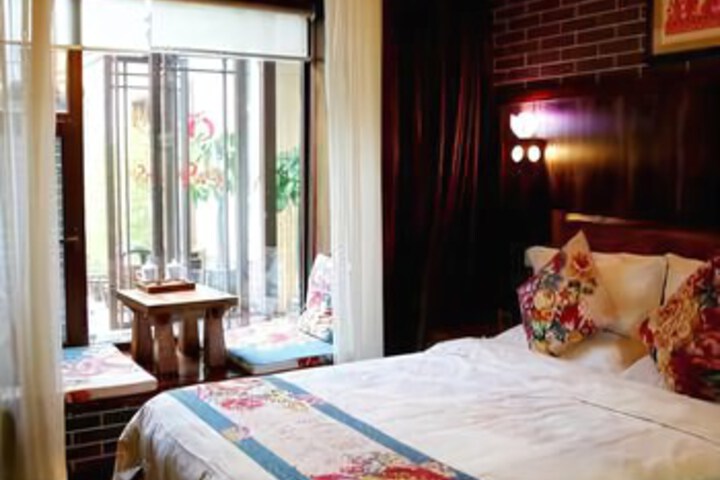 Room 1 of 6