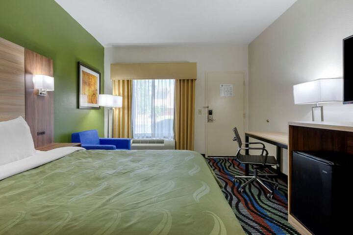 1 King Bed (7 of 14)