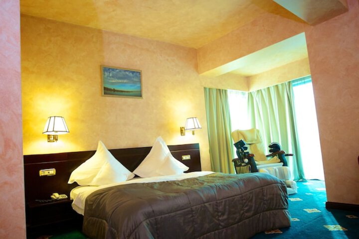 Room 28 of 84