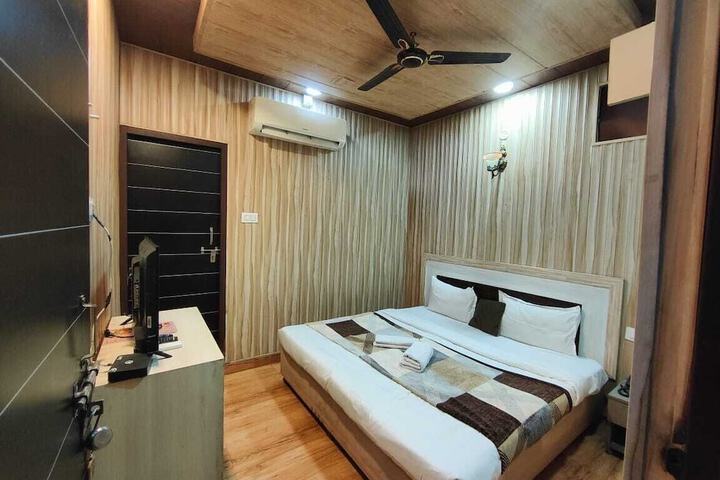 Room 28 of 92