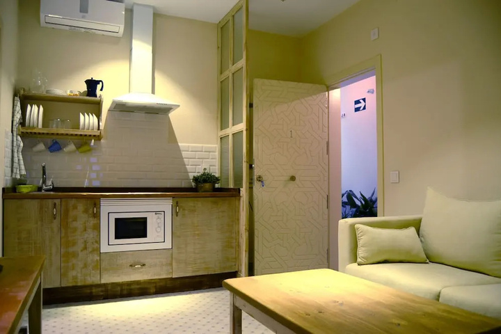 Room 4 of 17