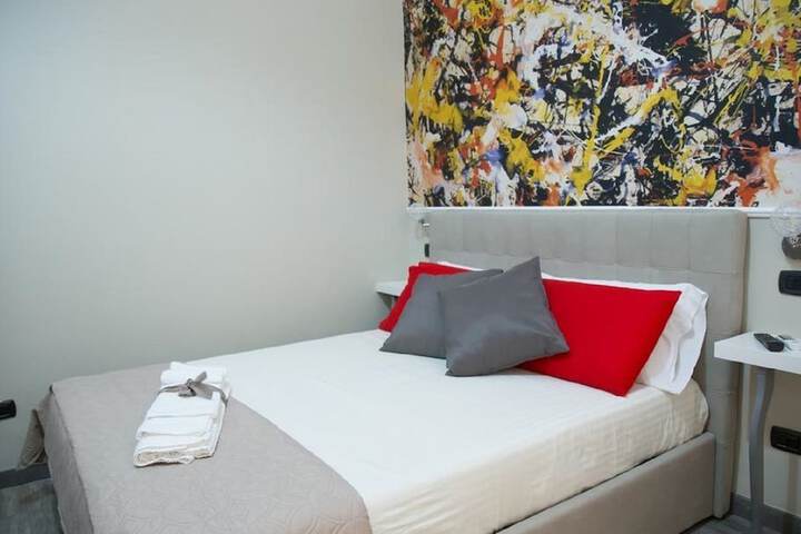Room 4 of 32