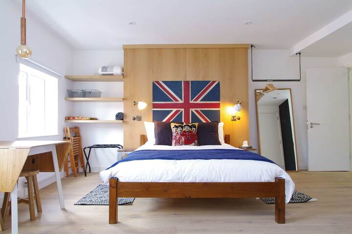 Room 6 of 24
