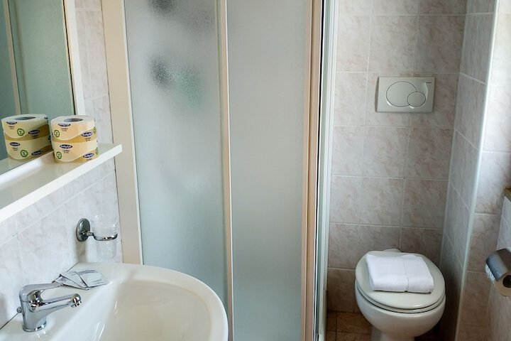 Room 14 of 38