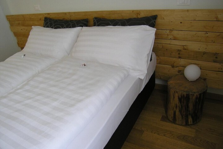 Room 9 of 25
