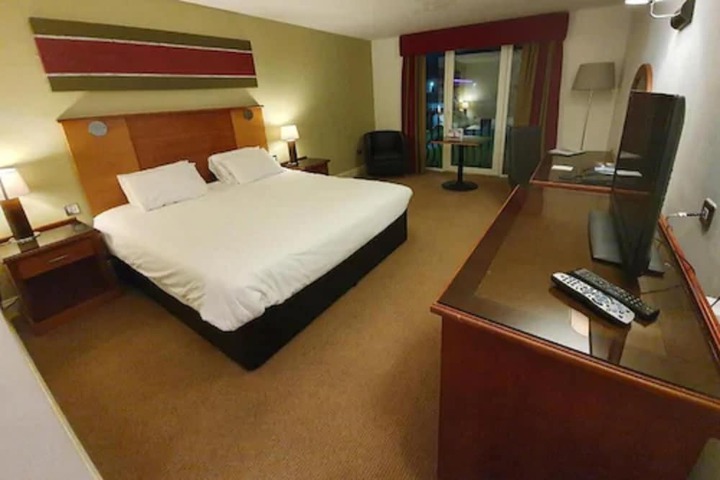 Room 10 of 35