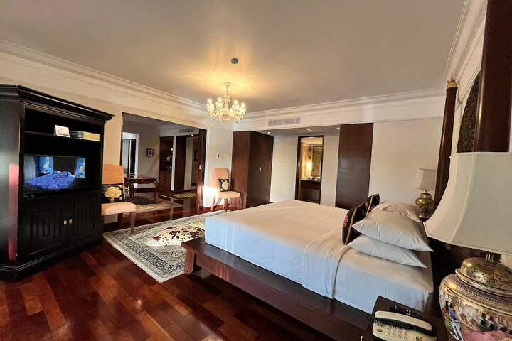 Room 19 of 90