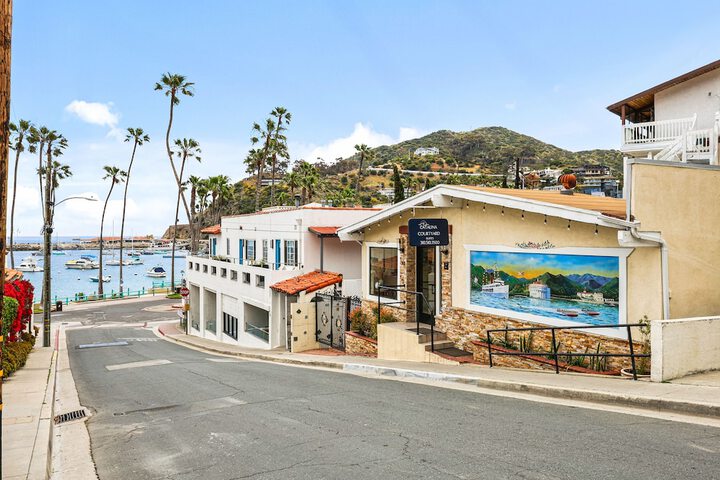 Catalina Courtyard Suites