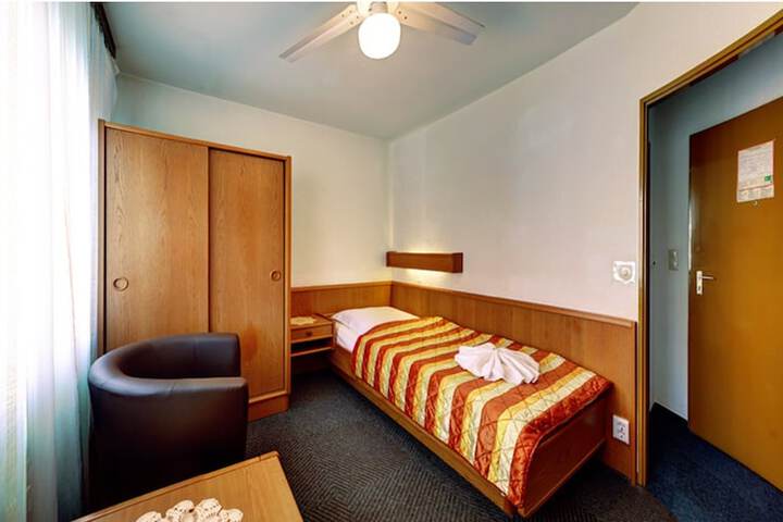 Room 6 of 21