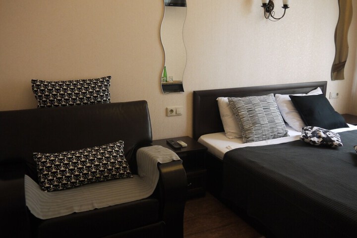 Room 6 of 42