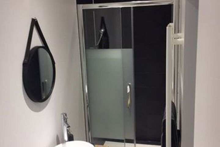 Room 5 of 32
