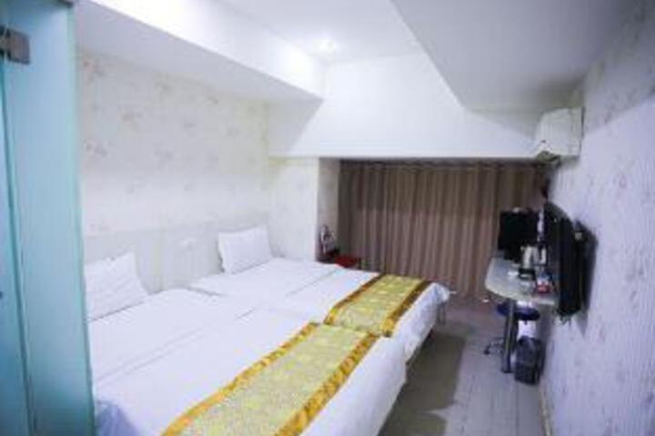 Room 15 of 15