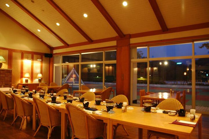 Dining 2 of 43