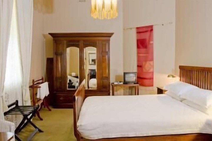 Room 2 of 17
