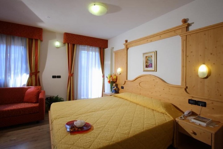 Room 4 of 46