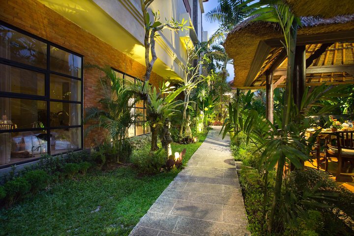 Hotel Exterior 45 of 45